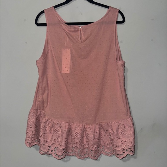 Adyson Parker Women's Sleeveless Lace Hem Top - Picture 1 of 4